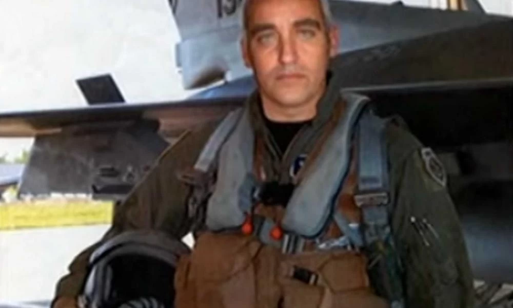 Και "Top Gun" ο ψευτογιατρός: Παρίστανε και τον πιλότο - Εικόνα